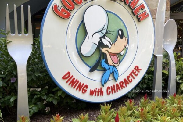 Goofy’s Kitchen: Personajes Disney y Buffet.